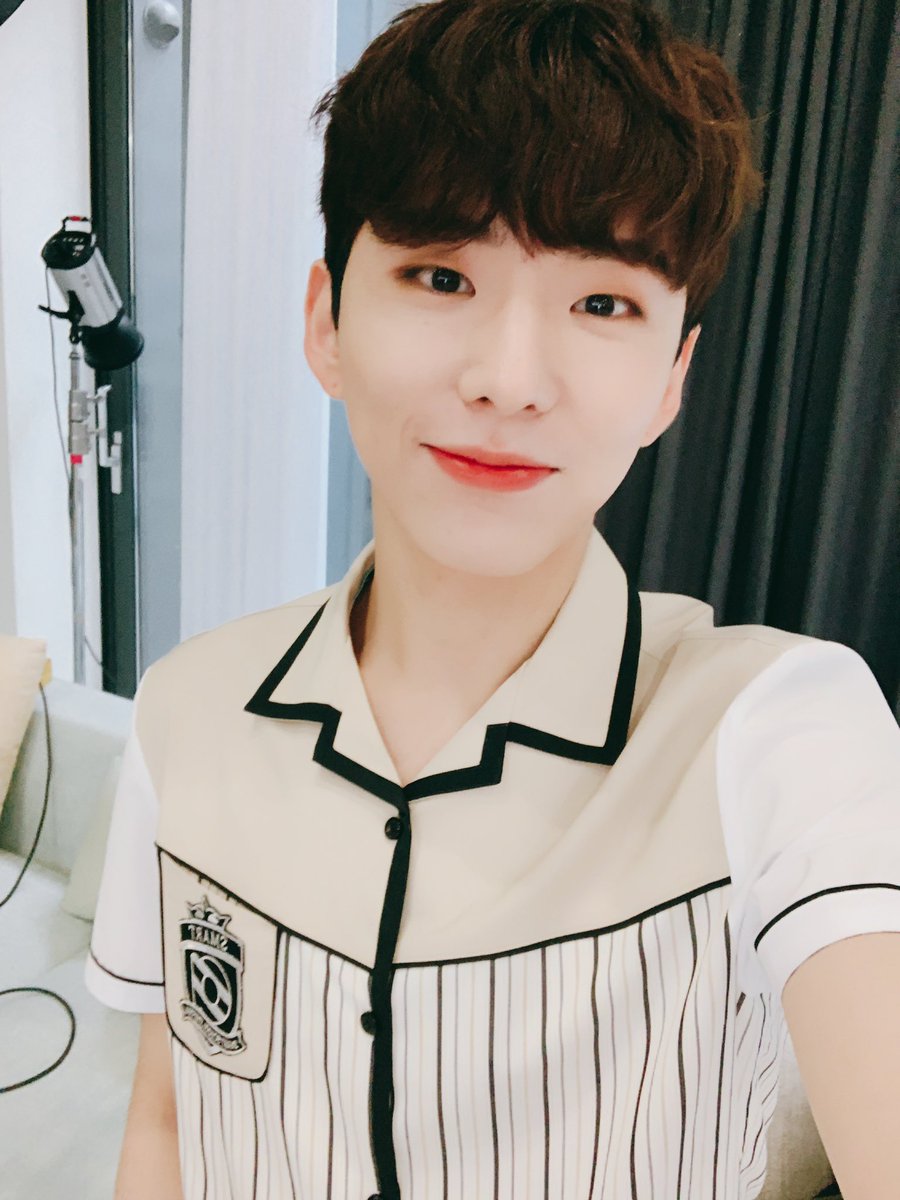 OfficialMONSTAX's tweet photo. [#기현] 스.마.트 교복 https://t.co/RgsabQZnNr