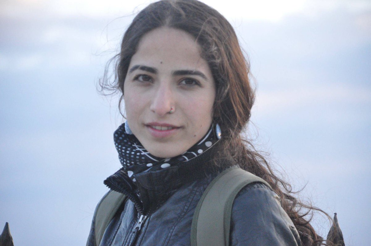 MAturkce's tweet photo. Dersim muhabirimiz Semra Turan, bu sabah evine yapılan polis baskınıyla gözaltına alındı.
https://t.co/wPvmbA0W4z https://t.co/HdlAs5FxMQ