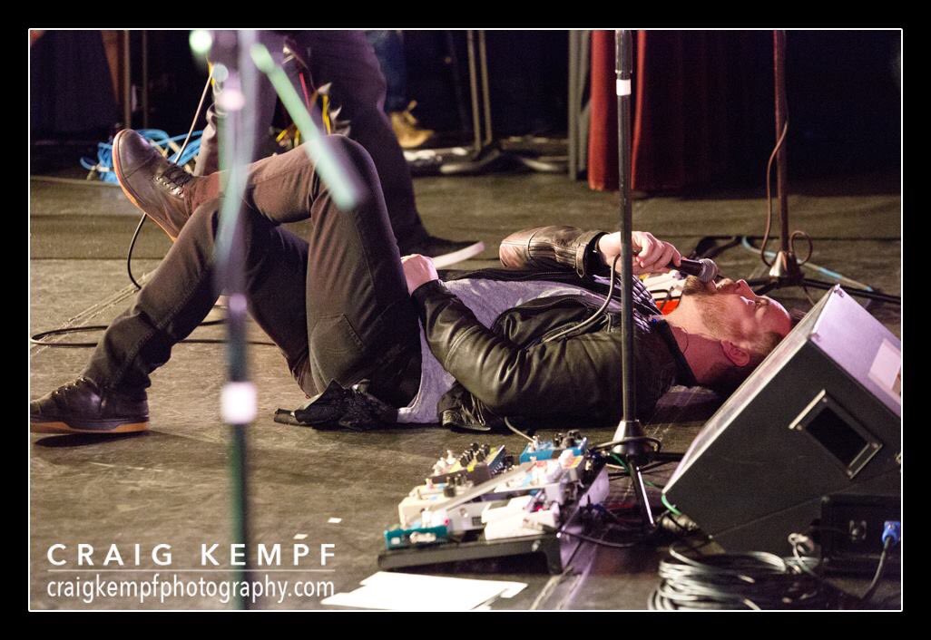 NyCArole426's tweet photo. #WTFDave Tech issues .. @thedavidcook grabbed Ms Mic and Sang it #FromTheFloor!! #Epic #FiringSquad ❤️🎤🎵🔥 https://t.co/06DHoD48oz