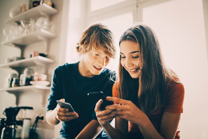 LeCLEMI's tweet photo. #BestOfCLEMI
"Réseaux sociaux, réseaux d’infos?" par @a_carasco, @lacroix. Le rendez-vous des jeunes avec l’actualité a lieu de + en + souvent sur les réseaux sociaux. Kit de vigilance avec les interviews de @SebastienRochat du #CLEMI et d'@ArnauddMercier.
https://t.co/snkhEByGvQ https://t.co/Wl0C9M2Kx6