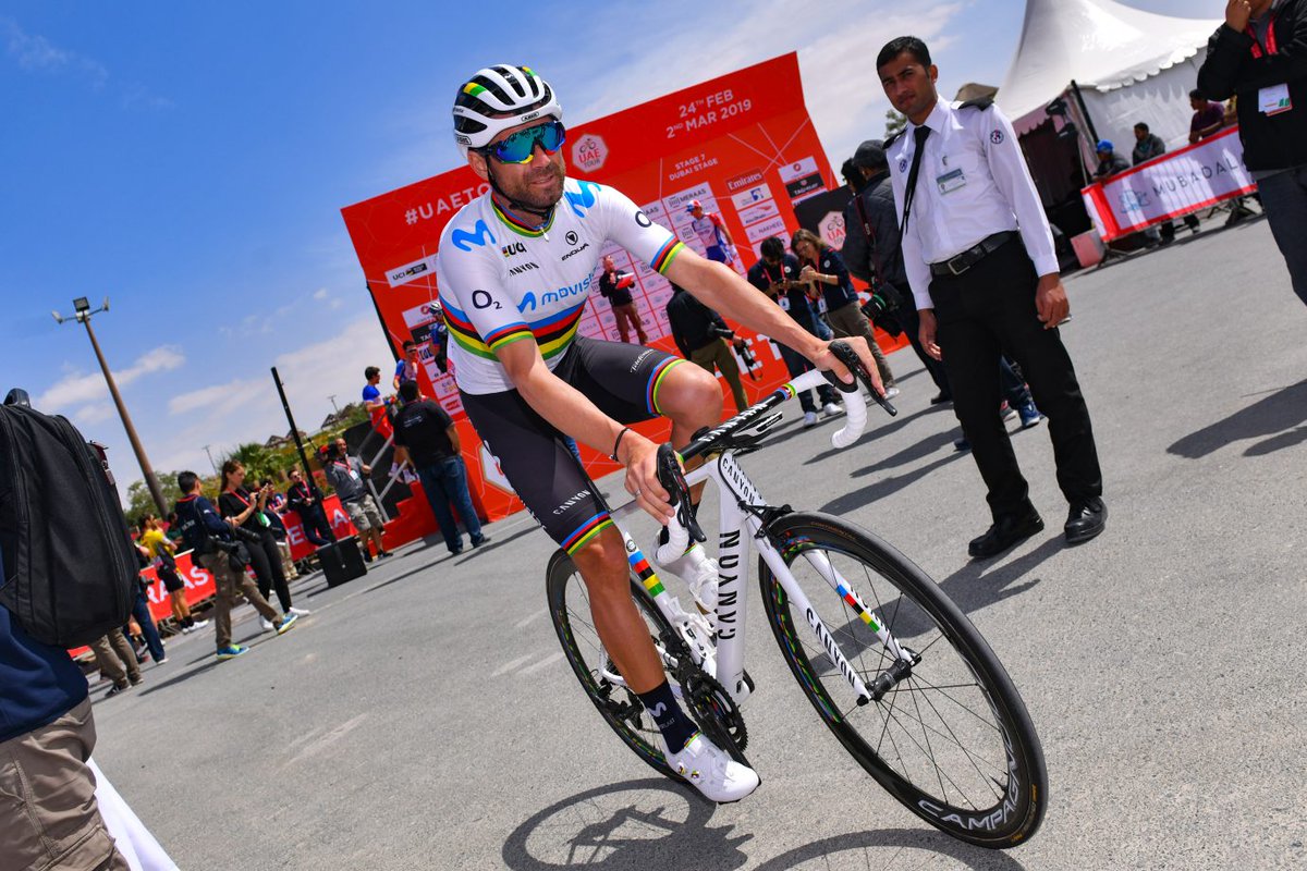 Movistar_Team's tweet photo. 🤒❌ No nos podrán acompañar en la #StradeBianche masculina dos a los que les habría encantado correr: @alejanvalverde -que terminó enfermo el #UAETour- y el local @Benna80, aún en recuperación. El número 1 mundial tiene previsto su regreso en la #VoltaCatalunya, a partir del 25. https://t.co/qTxjQmyZL8