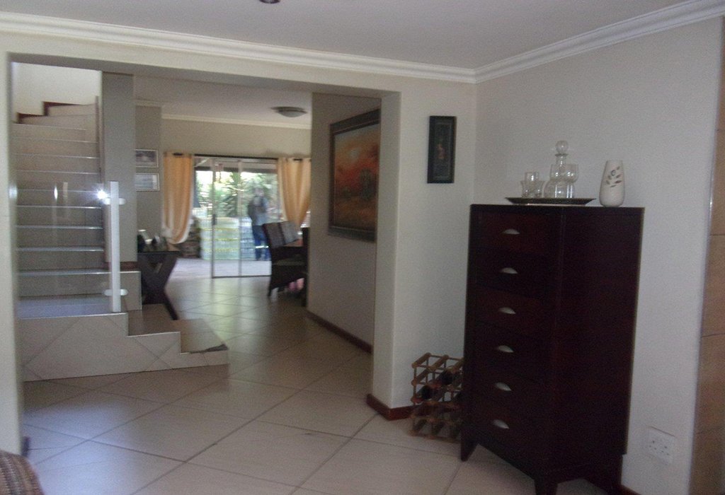 listurpropertyS's tweet photo. Home with beautiful and generous garden. @ Three Rivers

Mr.Owen Dreyer  From  De-Properties

https://t.co/Bdw8tYlaGd
#SaleProperties #PropertyIn https://t.co/2w079kOkJW