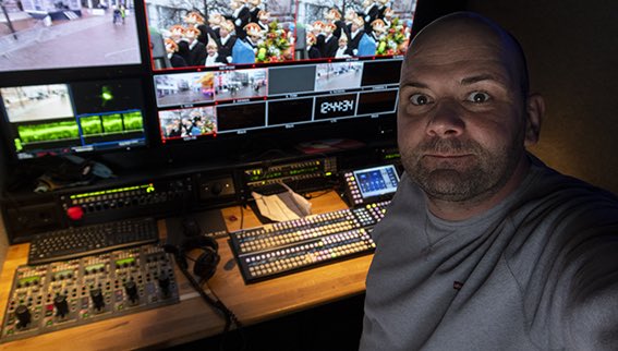 JPToonen's tweet photo. “Ik sta in de vernieuwde CamVan, Limburgs mooiste regiewagen.” https://t.co/HjXTOQJQI0 #media #limburg #tv #video #meercamera #regie https://t.co/RZj3iUPfxv