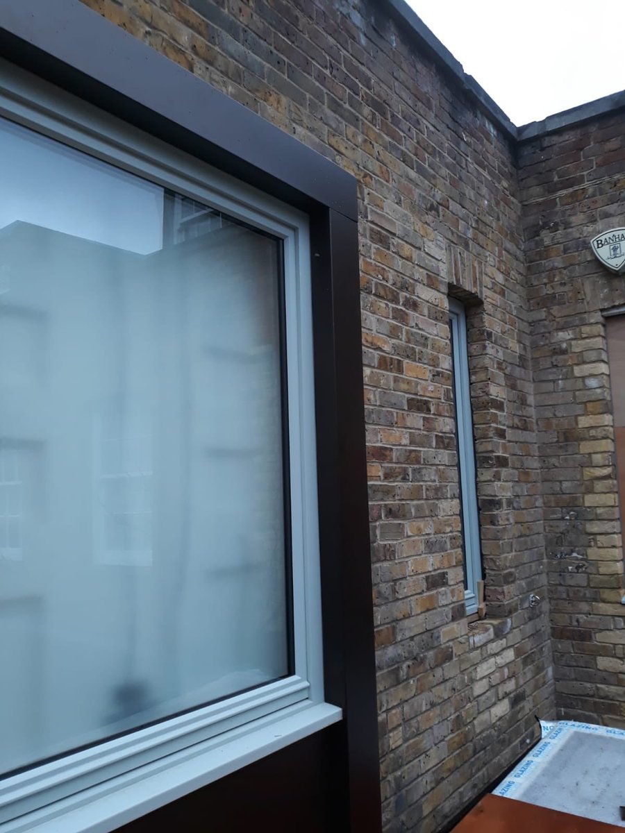 smith_micksmith's tweet photo. Fantastic install of Oriel Window boxes on a SW London project #ICBFabrication #JHSpecialistroofing #AdamsRow https://t.co/9mpYq8LBgF