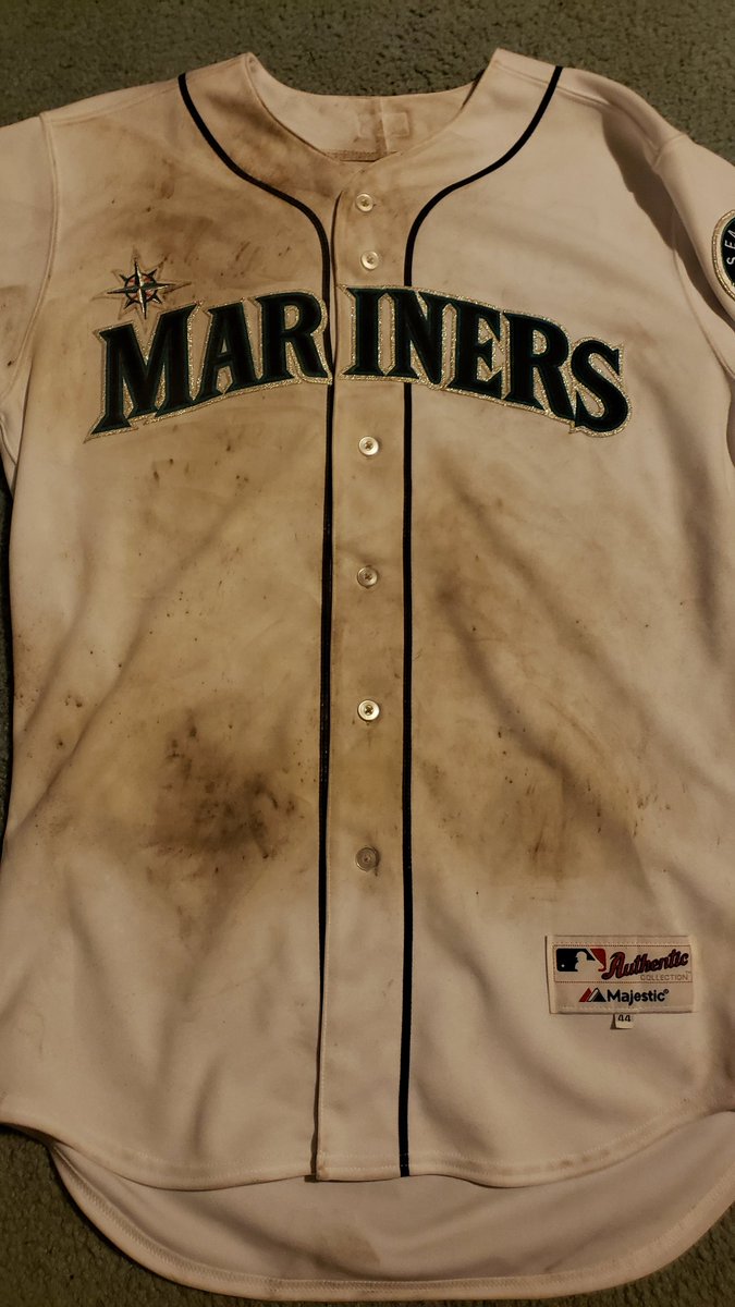 SAIKOsean's tweet photo. @Mariners Old school Seager. Totally not just because I have the Jersey from the commercial...
#HashtagHotCorner https://t.co/QpGzlMnhOv