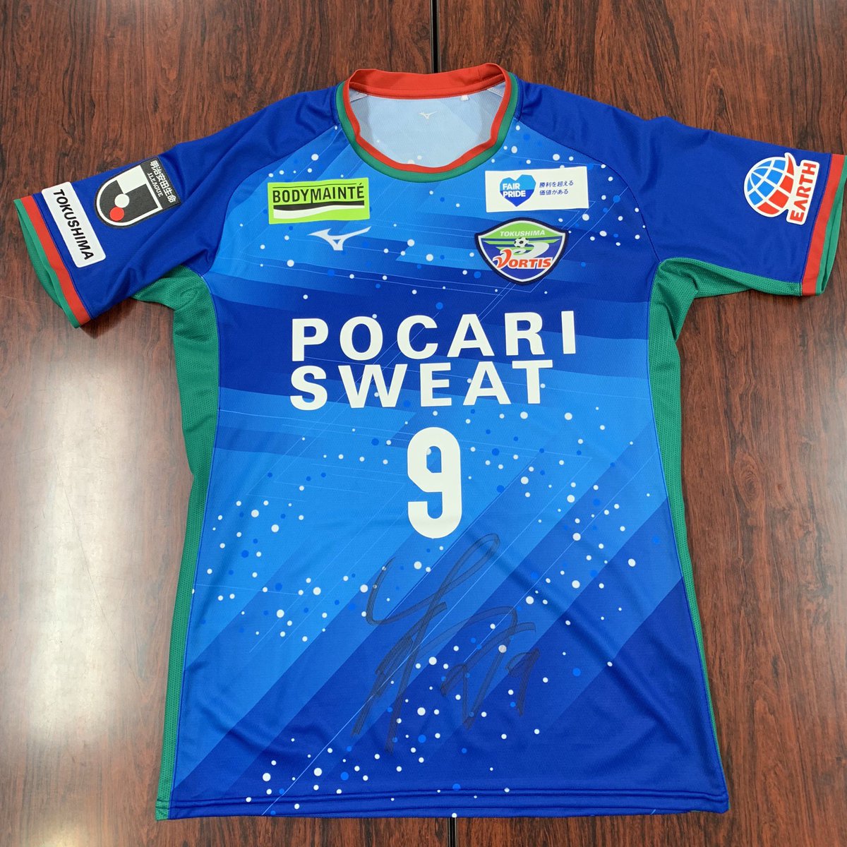 阪南大学高等学校 本校卒業生 河田篤秀選手 ユニホームを寄贈いただきました 19年より徳島ヴォルティスへ移籍し 益々のご活躍を祈念しております 阪南大高 阪南大学 阪南大高サッカー部 河田篤秀 徳島ヴォルティス Jリーガー T