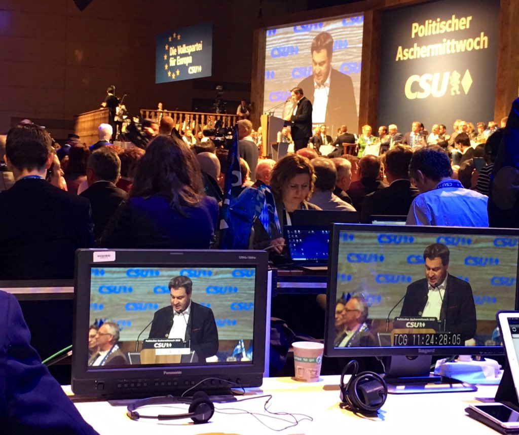CDeutschlaender's tweet photo. Söder mit seinem bisher schärfsten Angriff auf die AfD. Er ruft deren Wählern zu: „Kehrt zurück und lasst die Nazis in der AfD allein.“ #pam19 #csuam19 https://t.co/aJFILgNiWd