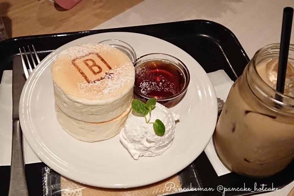 パンケーキマン 久々のバーンサイドストリートカフェのパンケーキ うーん 樟葉店以来やな 笑 そして やっぱりネッチョリ食感の生地やけど 以前より軽くなった かな O W O 阪急三番街 Umedafoodhall 樟葉の過去レポ T Co