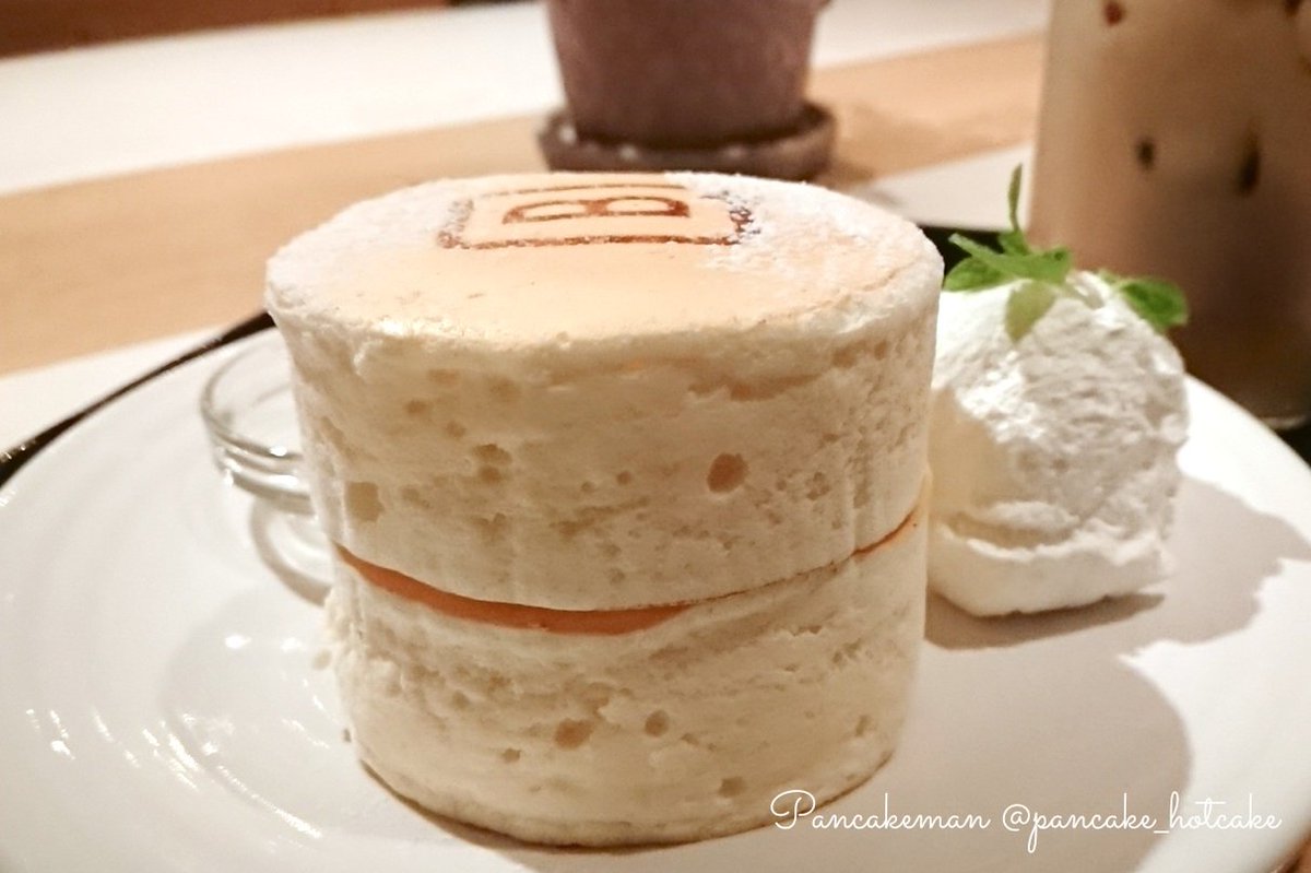 パンケーキマン 久々のバーンサイドストリートカフェのパンケーキ うーん 樟葉店以来やな 笑 そして やっぱりネッチョリ食感の生地やけど 以前より軽くなった かな O W O 阪急三番街 Umedafoodhall 樟葉の過去レポ T Co