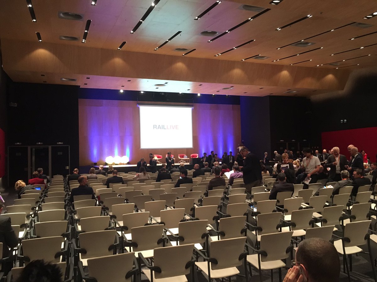 ianmiddlemiss2's tweet photo. My office for the next 2 days. #RailLiveBilbao https://t.co/cS7kTiP7xM