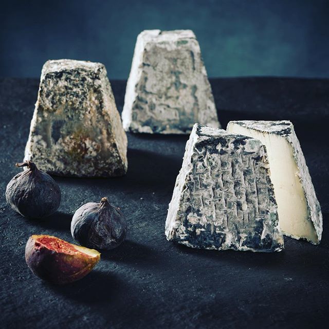 This is the Lo Cendrat 🧀
 Made by Aina Vinyes and Arnau Quingles in very limited quantities using milk from Alpine goats.
Moist and soft inside with a dry wobbly rind coated in ash
Sour and salty notes which become sweeter with age. Yummy 😋🥰 Lo Cendr… ift.tt/2GZpw6o
