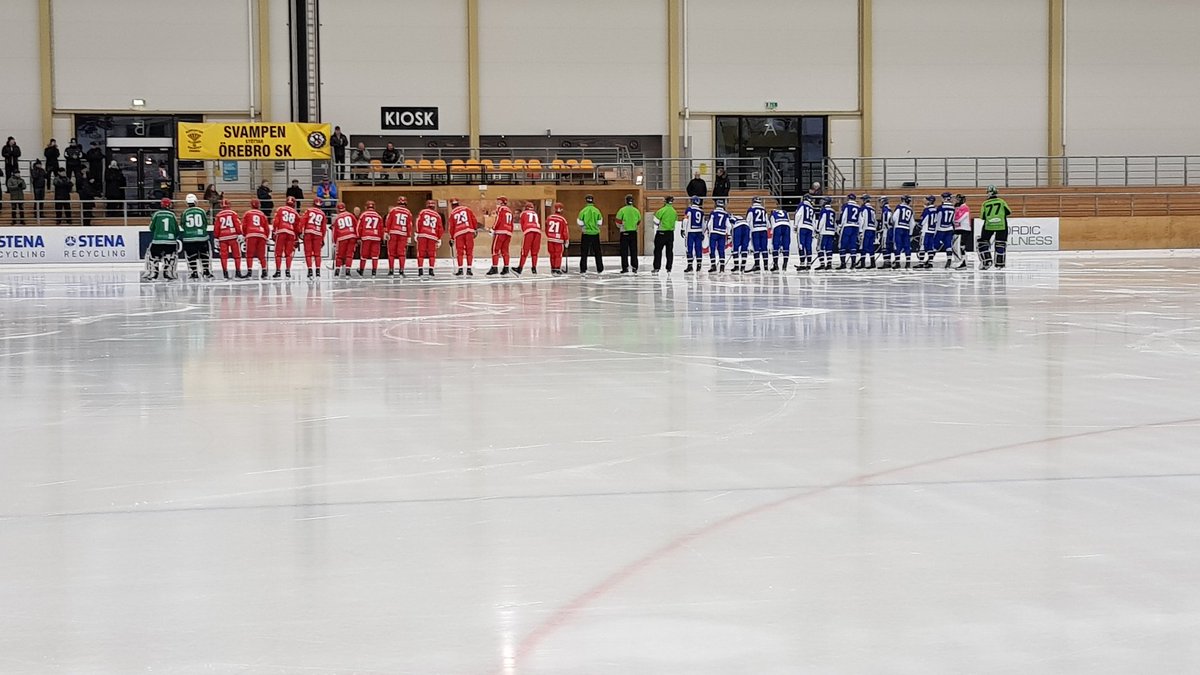 DynamoNora's tweet photo. 5-5 Slutade matchen mot Mölndal. Gästerna kvitterade på en hörna i slutminuterna. Vi gör inte mål på vara chanser och då vinner man dessvärre. Nu vänder serien så på fredag väntar detta Mölndal på bortaplan. #parkerabussen #svbandy https://t.co/2P0gZqOCZh