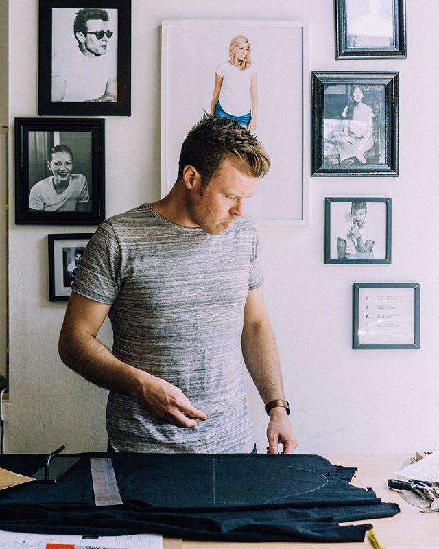 thekindguide's tweet photo. This is Zoltan Csaki, one half of the brain power behind Sydney-based brand Citizen Wolf (@citizen_wolf) who have developed some crazy clever technology to make a perfect fitting t-shirt that's tailored just for you. YEP. By giving some simple stats, you… https://t.co/GHJaeLK19U https://t.co/6Y9HgSp1UF