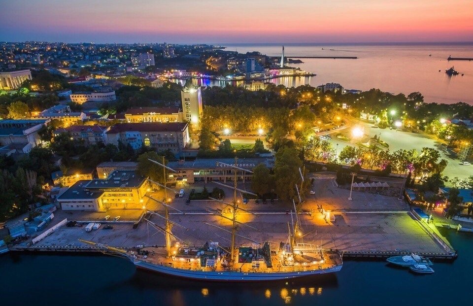 Из коллекции о коррупции: бывшего севастопольского чиновника задержали за утрату двух миллиардов рублей
zen.yandex.ru/media/goszakaz…