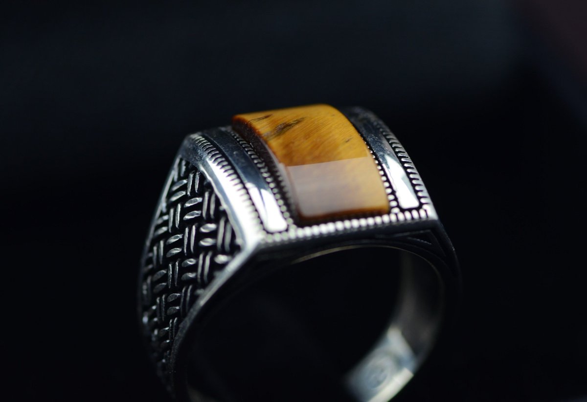 craft_native's tweet image. Mens Vintage Tiger Eye Aqeeq Ring Agate Sterling Silver 925 Ring
The ring showcases an elegant design with unique Beautiful Brown Tiger Eye Agate stone. #gemstones #Tigereye #vintage #menswear #Timeless  #sterlingsilver #ring #artisan #carnelian #craftnative #gift #stone #gemring