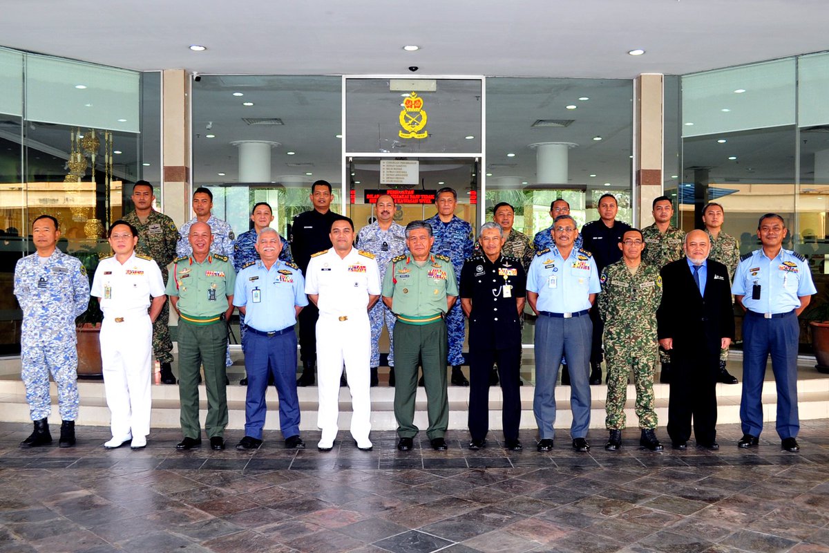myjointforce's tweet photo. Perasmian TPA  M-14 disempurnakan oleh Pemangku PAT, Jen Dato’ Seri Panglima Hj Ahmad Hasbullah Hj Mohd Nawawi bertempat di WTKL. Mej Jen Dato’ Ya’cob bin Hj Samiran selaku Ketua Misi akan meneruskan misi menggantikan TPA M-13 yang telah bertugas selama 12 bulan.
#BerjuangBersama https://t.co/s43t8PakfN