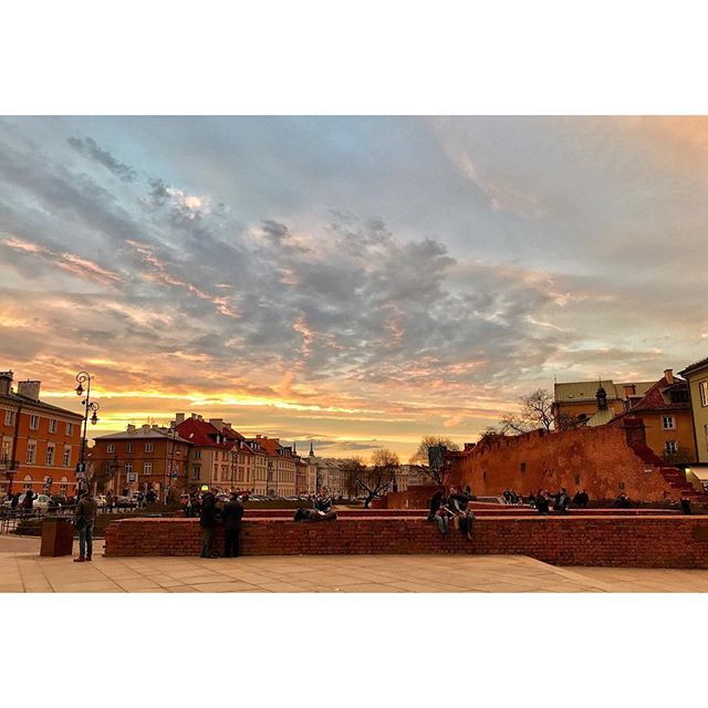 Jerry2781's tweet photo. Sunset •
•
•
•
#warszawacom #twojawarszawa #warszawaofficial #insta_warsaw #iphone7 #polondsights #jerryr81 #ilovewarsaw #instawarsaw #warsawcity #polandphotos #poland_insta #polandgrams #warsaw #igervarsavia #warsawarchitecturelovers #warsawa #warsa… https://t.co/JXW7jIxKow https://t.co/kwO7nBWyql