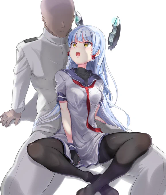 すぐ膝のとこに入ってくる叢雲ちゃん 