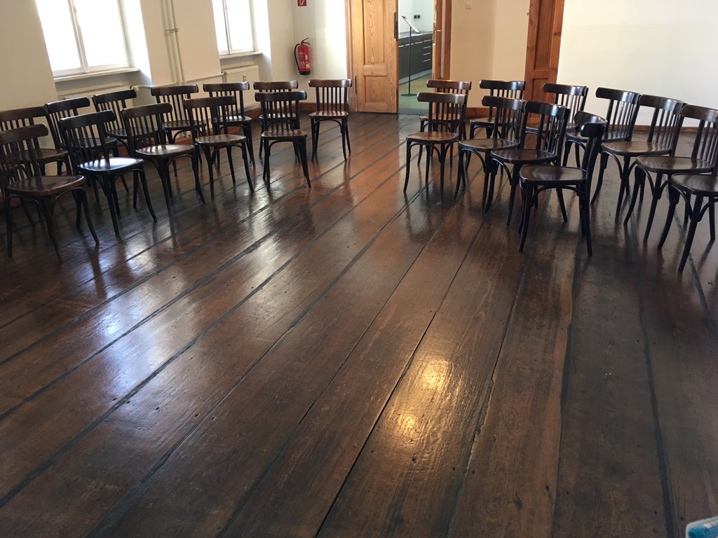 b_waffner's tweet photo. Alles ist vorbereitet ☺️. An diesem besonderen Ort #kalkscheune #berlin kann beim #weblearningdayII der #smartvhs Vieles entstehen. Und alle Daheimgebliebenen können via Stream und Slido zuschauen und mitdiskutieren! https://t.co/dmUIQiC2vJ