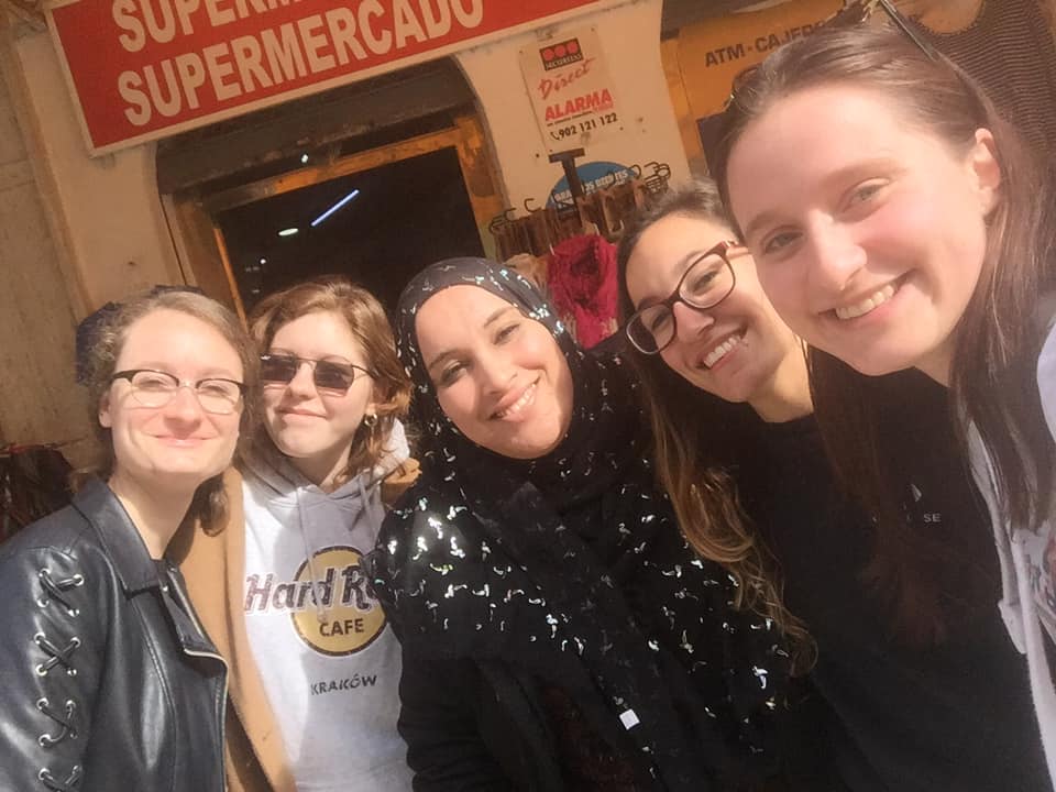 PROJUVEN's tweet photo. 📣 As always participants had fun thanks of the different energizers, #outdoor nonformal activities and our #local campaign in #Torremolinos where they had the task to raise awareness in the #community on Islamophobia! 
#ErasmusPlus #trainingcourse #youth #youthwork @InjuveSpain https://t.co/NSltMG9vdm