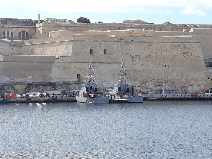 TelevisionMalta's tweet photo. 87 immigrants rescued by Malta Armed Forces - https://t.co/8oR3RpXEwC https://t.co/ulE9EJhdK4