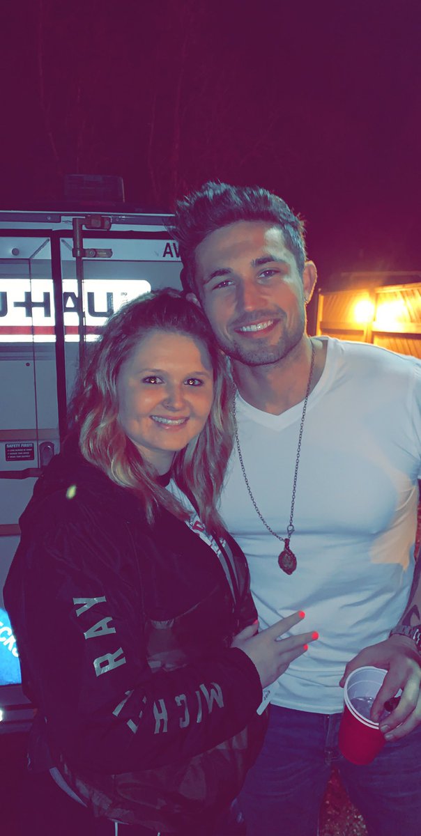 kaitlyngarrow's tweet photo. Sweetest most genuine down to earth &amp; kind hearted artist❤️Truly cares about his fans &amp; appreciates everything. Thank you for being you &amp; for always coming out to chat &amp; take pics with us. There’s no one like you! @Michaelraymusic #MichaelRay #OneThatGotAway #nineteentour https://t.co/HJExZ0HFv1