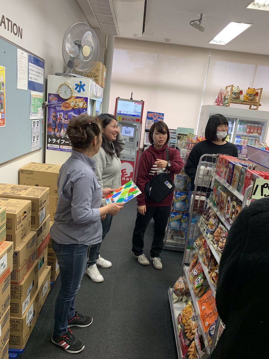 27IPU's tweet photo. 『ありがとうプロジェクト🗣💕』

謝恩会実行委員4年生から感謝の気持ちを込めて色紙を贈りました☺️
まだお渡しできていない役員の方たちには後日お渡ししにいきます🏃🏻‍♂️ https://t.co/qLyGelJO5a