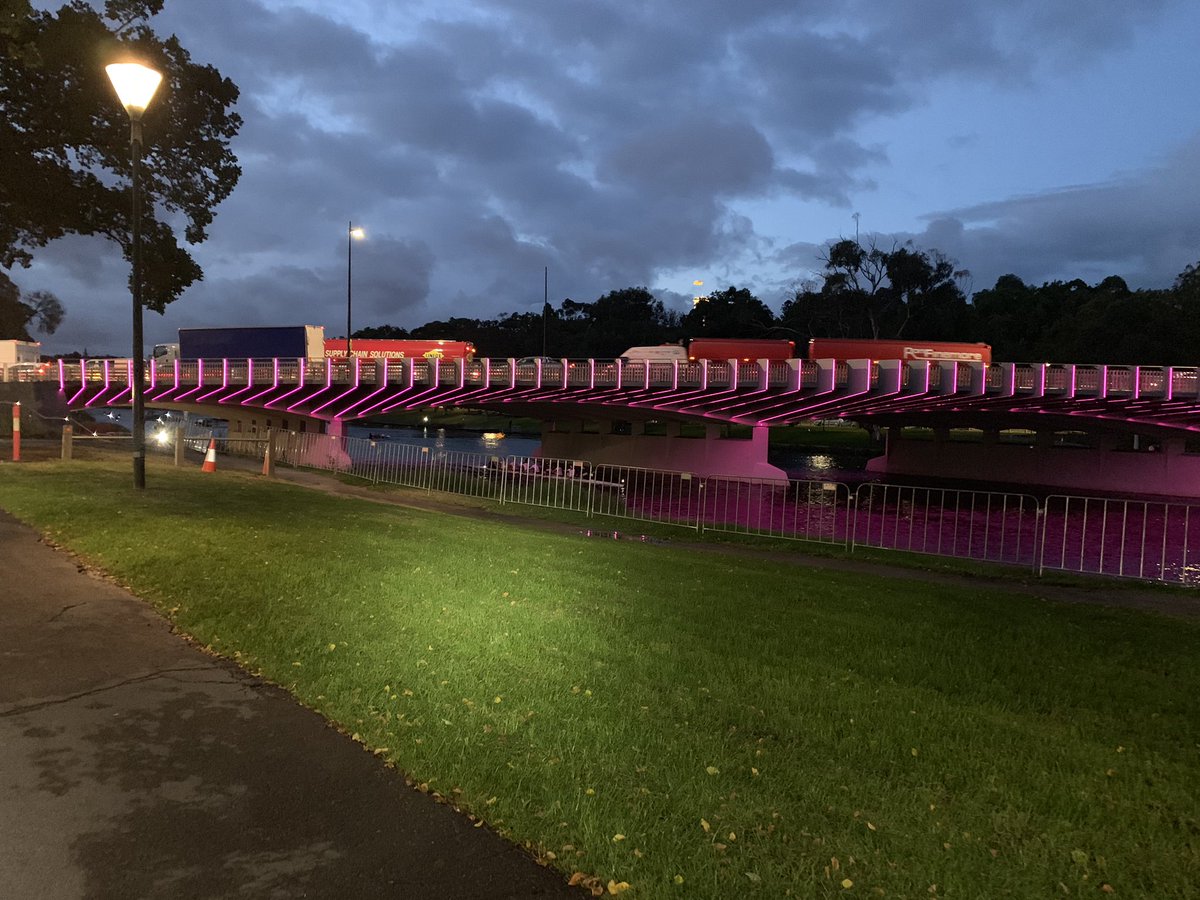 urbanexploreMEL's tweet photo. Cool things you see cycling early in the morning (or alternatively cool things you see as the sun moves north) #645am #cycling #melbourne #yarra #yarracitytrail #autumn https://t.co/4CQv3XTZsE