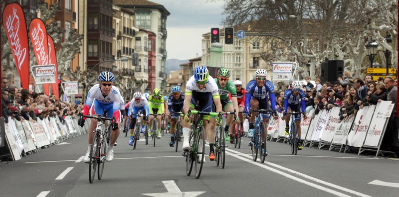 VueltaLaRioja's tweet photo. COMUNICADO OFICIAL: La Vuelta Ciclista a La Rioja queda suspendida 'sine die'. Iniciamos una nueva etapa de reflexión y trabajo para regresar en un futuro próximo. El hogar de esta carrera no son los libros ni las hemerotecas, sino las carreteras riojanas.
https://t.co/sRzyOgphiA https://t.co/qMw3vtLJ2r