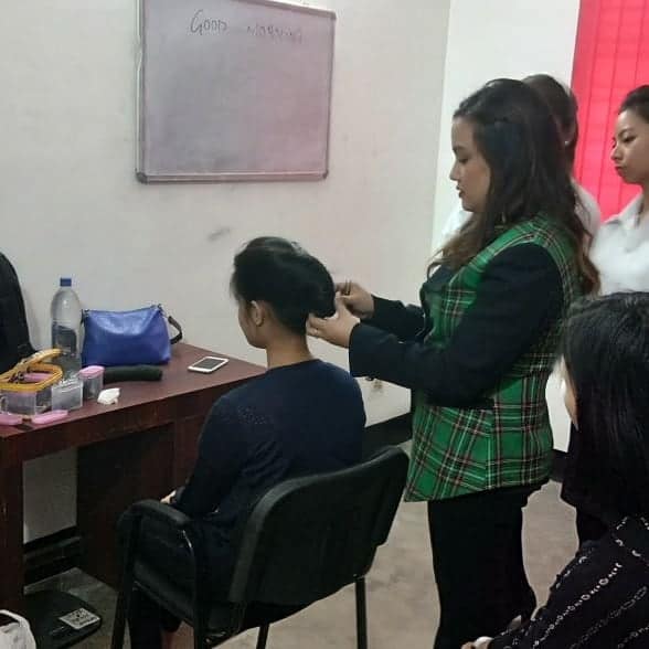 BirdInstitute's tweet photo. @BirdInstitute's mentor Juri Saikia with her students at the #Guwahati center💅💄💇

📌 For admission and other info, visit - https://t.co/F8ce4Xv4Wy
📞 (91) 81348 60569 / (91) 75780 13817 https://t.co/Y9fCORbTSv