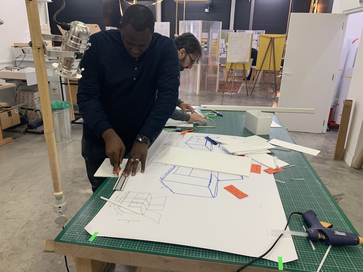 mdjankba's tweet photo. Atelier design #Okoni #Paris #orange!! @kmed_79 @Amina_AK_N https://t.co/vCyxuwRgfZ