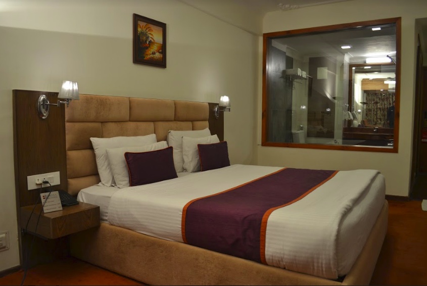 HotelsBatra's tweet photo. Come and visit #Srinagar and stay at one of the finest and only #PureVegetarian @HotelsBatra  located at #LehHighway just walking distance from world famous #DalLake  .DM or whattsaap us @+91-8715000217 or email us at reservation@batrahotelsandresidences.com https://t.co/khPvu4uCKh