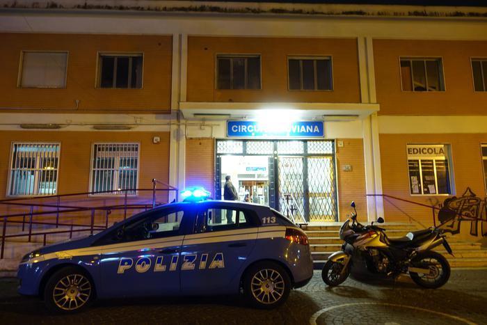 Violenza sessuale su una ragazza di 24 anni in Circumvesuviana, Polizia arresta 3 persone. gazzettadinapoli.it/notizie/violen…