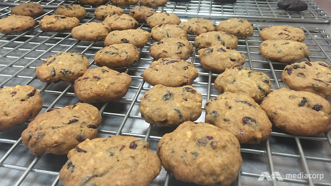ChannelNewsAsia's tweet photo. A form of trans fat used in some of your favourite snacks and cakes will soon be banned in Singapore. 🍪 https://t.co/x7OpVYoCqK https://t.co/bqqqeb9l47