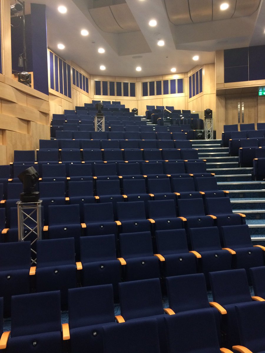 CBrockelbank's tweet photo. Tonight at 17:30 at Middleton Hall at @UniOfHull there’s an immersive performance showing how single use plastics affect marine life in the oceans. It’s free with loads of brilliant sound- you’ll start above water and feel like you’re going underwater. Details - @LiquidLightSoun https://t.co/lpkEqTBsT9