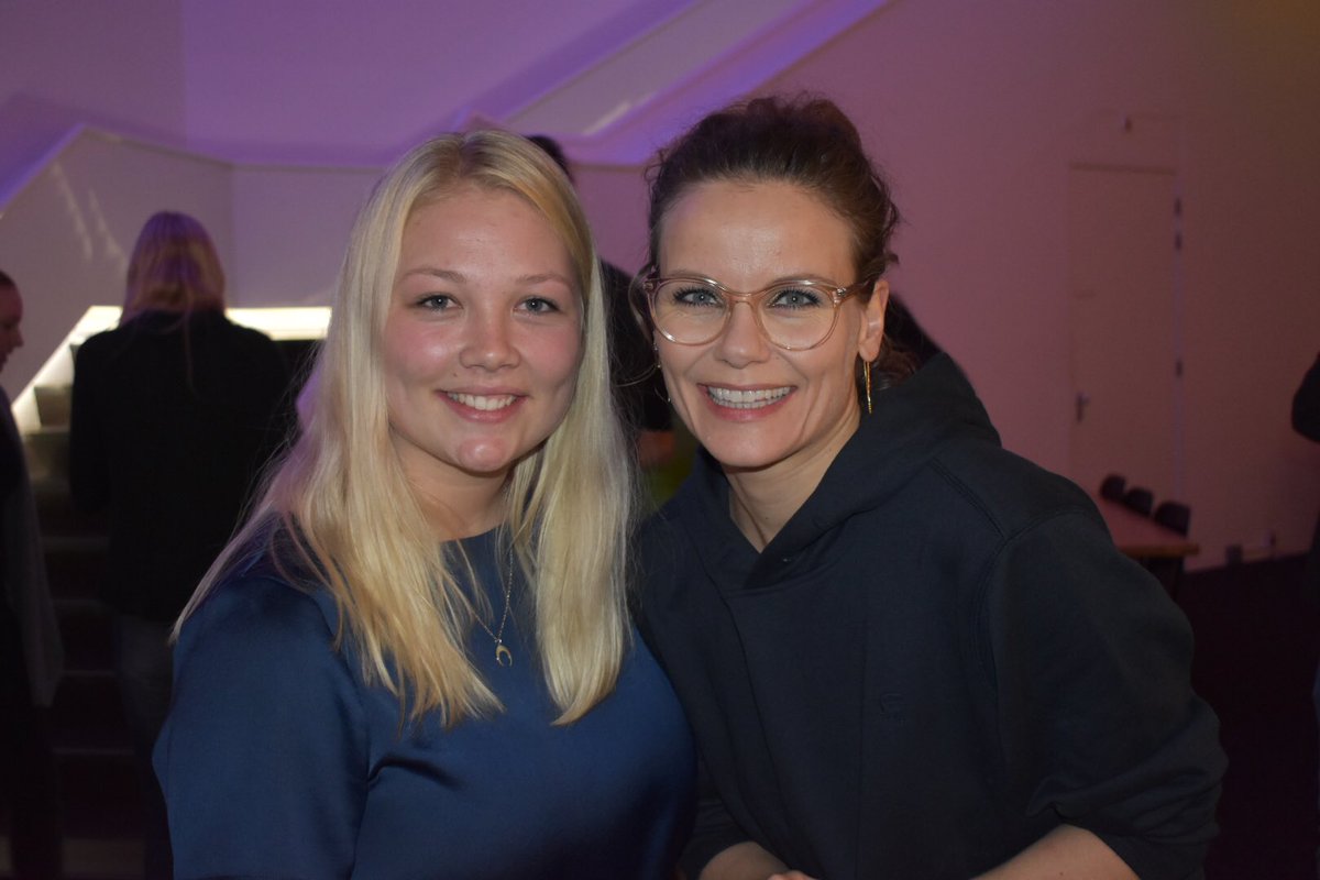 Danielleadriaan's tweet photo. Mijn beste vriendin @susanneschokker is vandaag jarig. 22!! @angelaschijf 🥳🍰 https://t.co/Eqa8U9zpmR