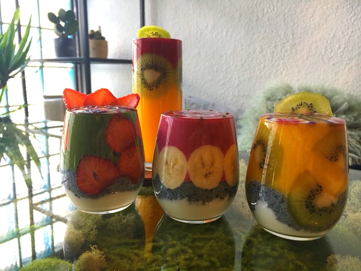 okeihan_net's tweet photo. 突然ですが「 #萌え断 」ってご存知ですか？
なんでも、スイーツなどの“萌え”る“断”面を表す言葉なんだそうです。

「JTRRD cafe(天満橋駅下車)」のスムージーは「萌え断」として大変人気です。K PRESS 3月号「アートな彩りグルメに夢中」にてご紹介しています。
https://t.co/omrWyZXUQQ
#JTRRDCAFE https://t.co/6n1ymCuYzK
