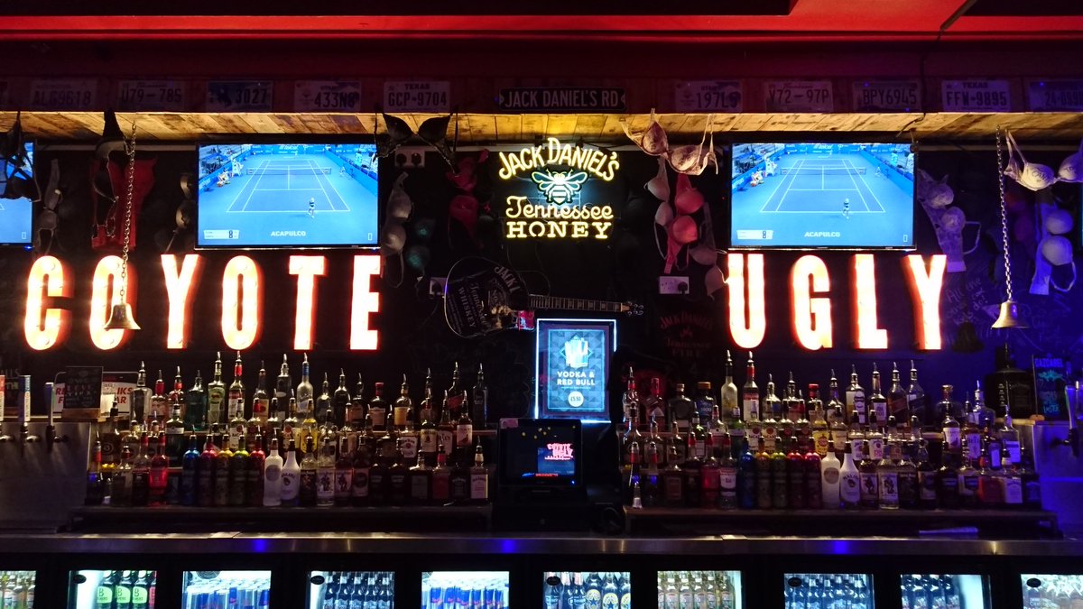 VodkaWardrobe's tweet image. You're still mad @KRM_Morgan 

#FunFactAboutMe last Thursday I danced on the counter of a bar in a fur coat (so I'm told) 😋

Tag @EcuadorDon @dozeebird @UKWingman