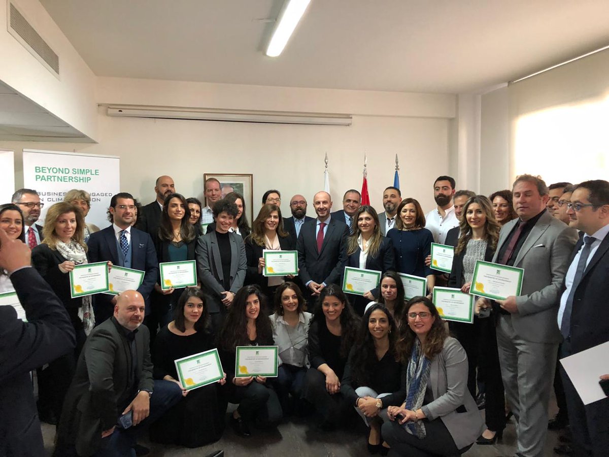 UNDP_Lebanon's tweet photo. تهانينا للشركات التي أبلغت عن بصمتها الكربونية! برنامج أمم المتحدة الإنمائي في #لبنان #UNDP ووزارة البيئة @fady_jreissati ستواصل تعزيز الشراكة القوية مع الشركات اللبنانية وتشجيع التعاون المشترك. أبلغ عن انبعاثاتك هنا: https://t.co/65XgjzGeGW https://t.co/KtBYQSRSQc