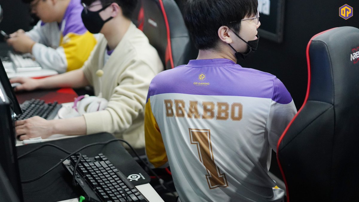 OPGG_SPORTS's tweet photo. [19.03.06 PKL Phase 1 Day 11]

경기 준비 중 기분 좋아보이는 빠뽀님 🐸🐸🐸

#PUBG #PKL #Rangers #TOP_WIN #BBABBO
-
Today’s PUBG match starts at 7PM KST. Please support us.🤗 https://t.co/aTZ8HQk9mt
