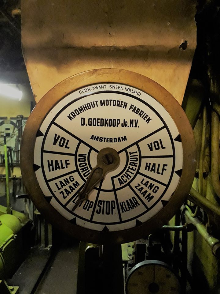 Proef de warme sfeer aan boord van onze Ooster-Schelde. Een unieke locatie met een rijke historie als voormalige veerboot. Er zijn aan boord veel authentieke elementen te ontdekken.