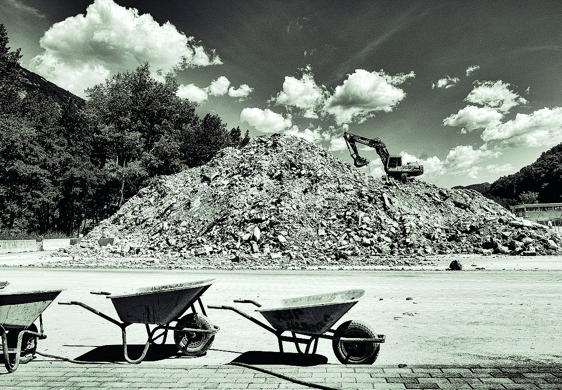 Terremoto nel Centro Italia. Le vite ferite degli spaesati. Il racconto dello scrittore Angelo Ferracuti e del fotografo Giovanni Marrozzini nel volume edito da Ediesse. L'articolo di Paolo Di Stefano: bit.ly/2GFIn6x