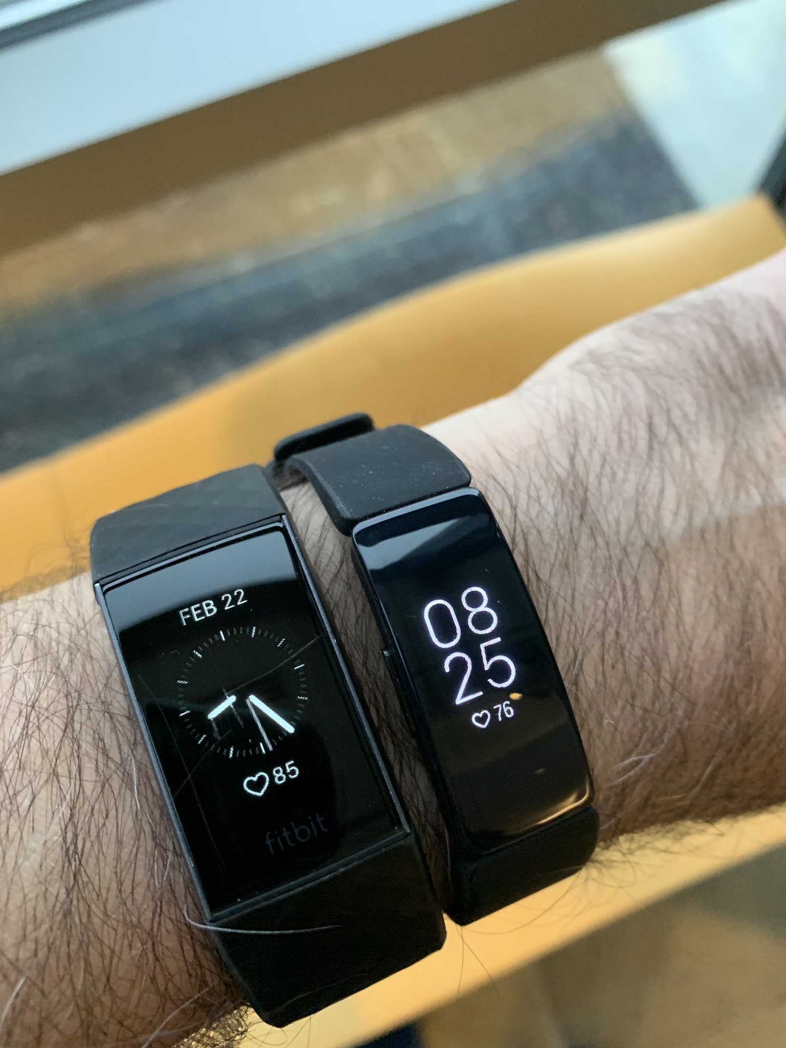 Fitbit charge 3 vs vivomove hr sales