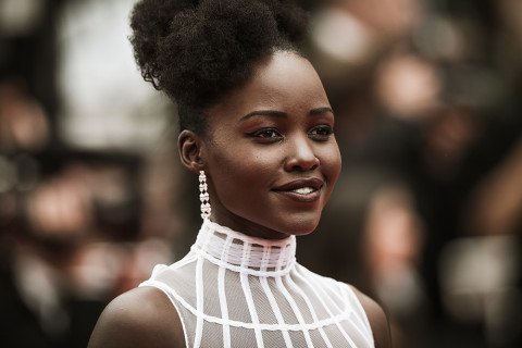 Archivo_007's tweet photo. BOND 25: abril, montador, ¿Lupita Nyong'o? https://t.co/0UN3x54jIA Barbara y Fukunaga quieren a la actriz de Black Panther
#JamesBond #lupitanyongo #blackpanther #oscar #bazbamigboye #dailymail #barbarabroccoli #caryfukunaga #elliotgraham #shatterhand #bond25 #Archivo007 https://t.co/tvUzZLxJym