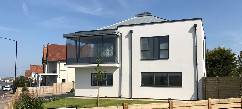 BecoWallform's tweet photo. A beautiful #seaside home recently completed using #Wallform 313 with stunning views of the sea flowing into the living room via full height corner glazing #fridaysfeature #beautifulhomes #icf https://t.co/1IMUZdeqtP