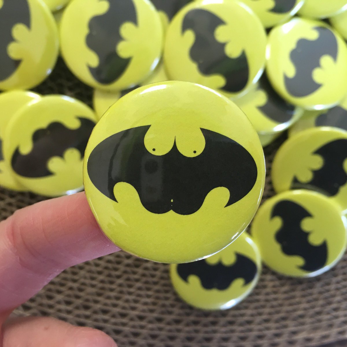 UterusPrime's tweet photo. TONIGHT at #ConsentFest @GrandSocialDub :
Pick up limited ed. BatFalps badge - all monies to @DublinRCC https://t.co/N44jejVnrY
