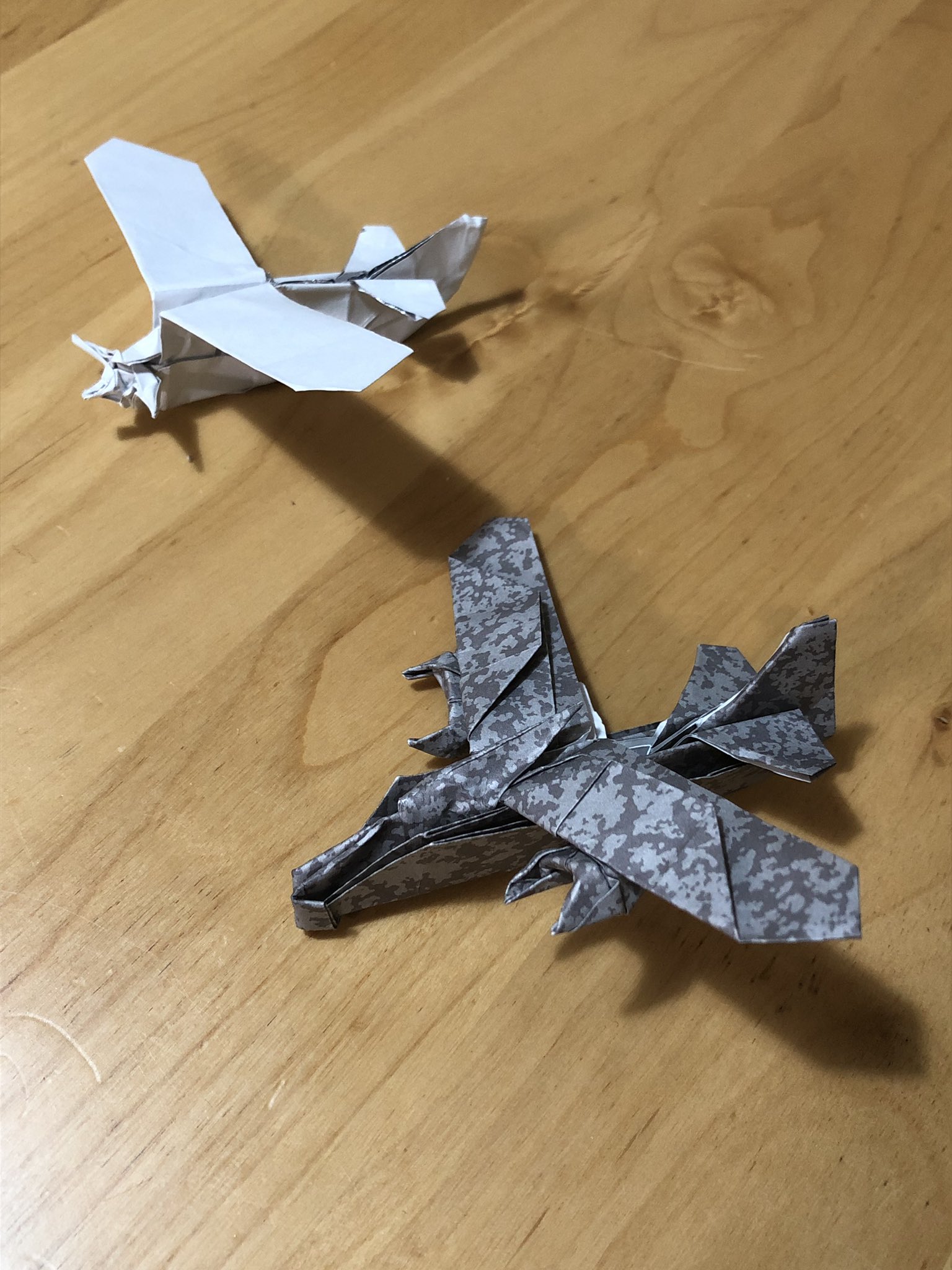 折り紙職人 No Twitter 桃谷好英さんの おりがみ飛行機 より 小型飛行機と輸送機を折りました この本には本当に飛ばすことができる紙ヒコーキから 見て飾って楽しめる飛行機までバラエティ豊かで本当に楽しい 折り紙作品 飛行機 折り紙飛行機 桃谷好英さん 折り紙職人 No Twitter 桃谷好英さんの おりがみ飛行機 より 小型飛行機と輸送機を折りました この本には本当に飛ばすことができる紙ヒコーキから 見て飾って楽しめる飛行機までバラエティ豊かで本当に楽しい 折り紙作品 飛行機 折り紙飛行機 桃谷好英さん