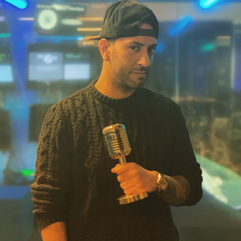 DJ_illatek's tweet image. Mic check one two one two #movelike