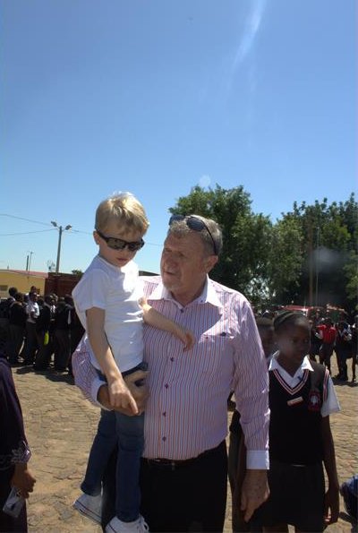 Louise G Princess Charlene Visited Gugulesizwe Primary School With Her Twins T Co Zqgw7t8d4f