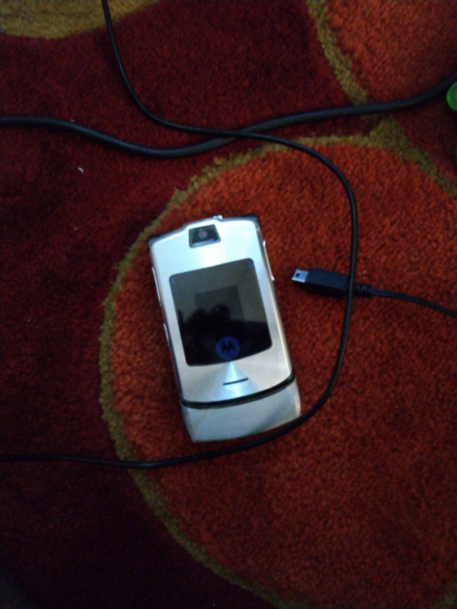 Abdorn09's tweet photo. Prepping the Classic for tomorrow's election.
Can't afford to be s***** and take chances, keeping the big guns home.
Not only ballot box snatchers are going to be out tomorrow.
#HelloMoto
#motorola
#V3i
#Razr https://t.co/o6CYs5alua